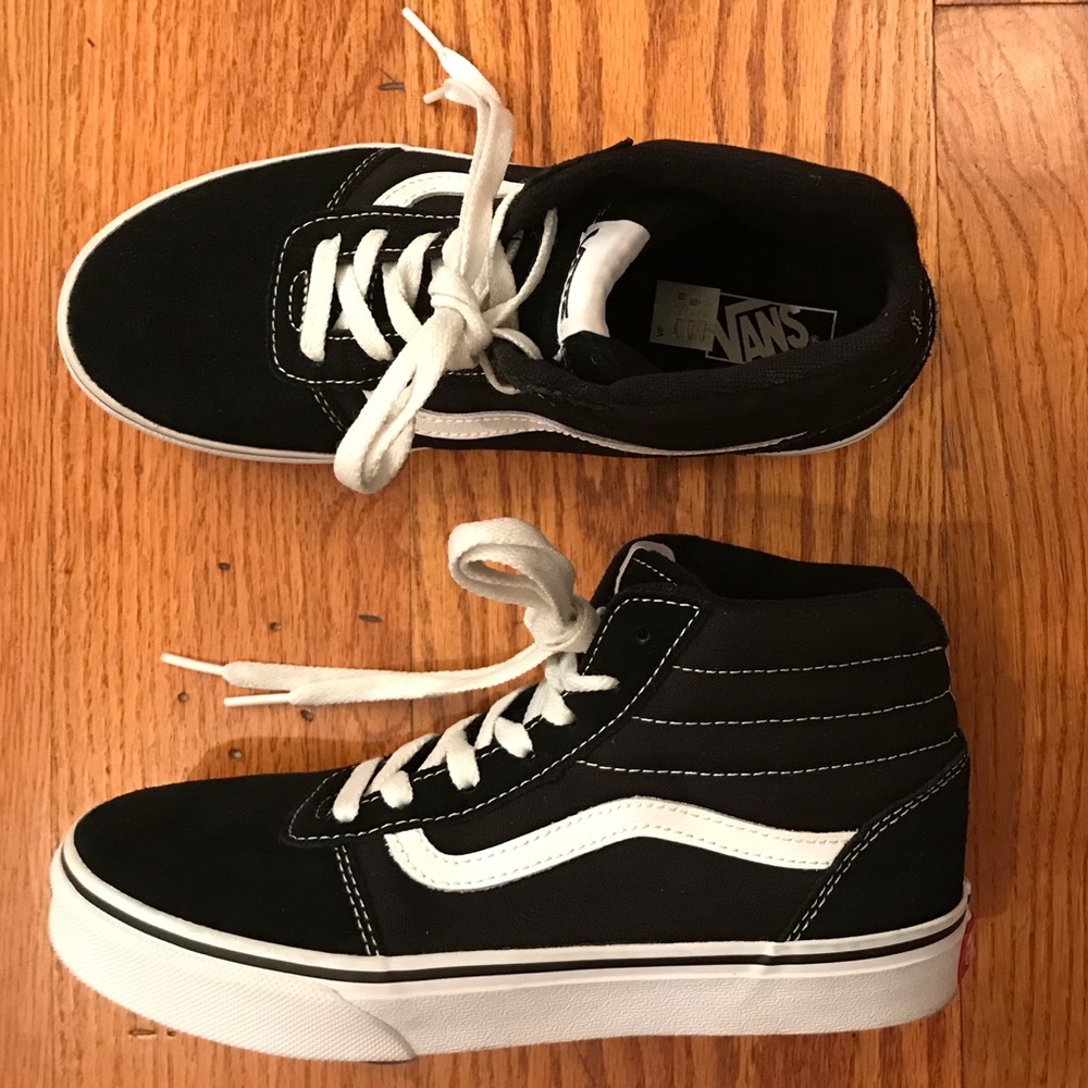 EUC Vans Hightop Sneaker, Black